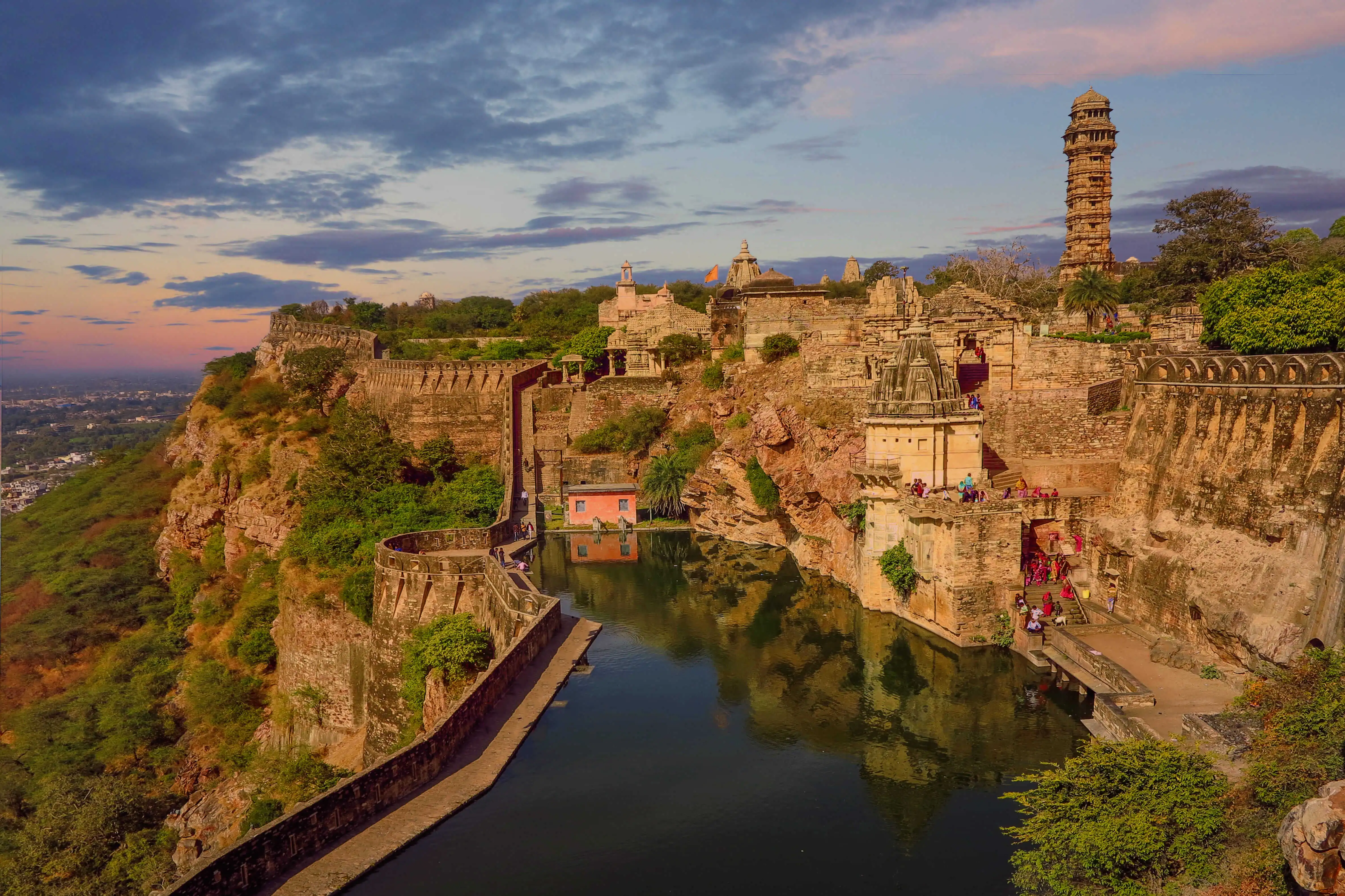 Travel in AVIS to Chittorgarh